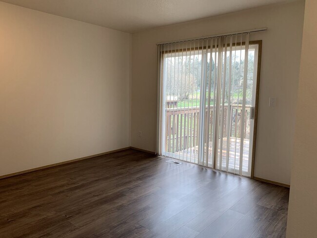 Building Photo - 3 bedroom, 2 1/2 bath home in quiet Scappoose neighborhood near parks