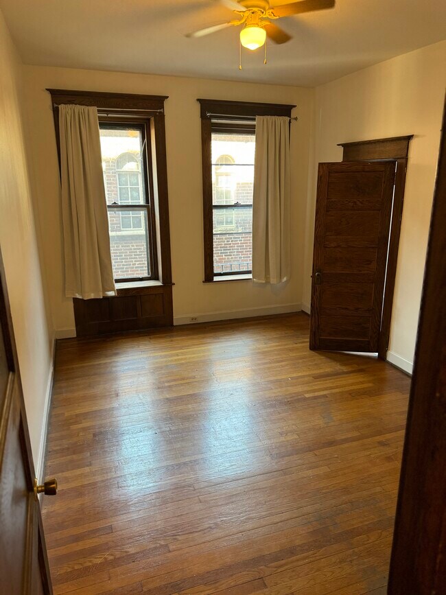 Building Photo - 209 W Fifth Ave