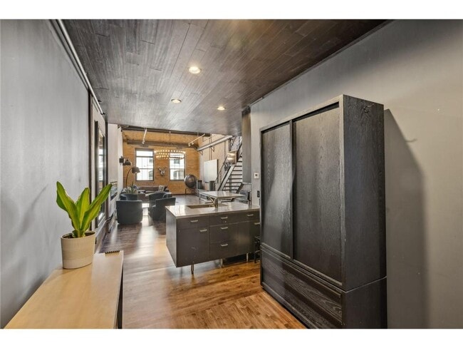 Building Photo - 801 N Washington Ave