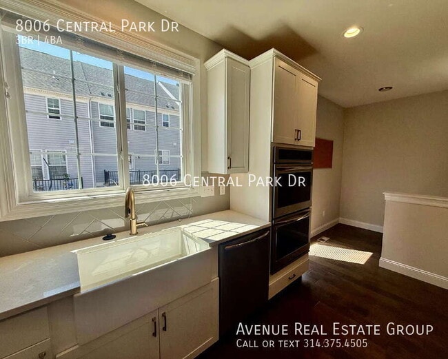 Building Photo - 8006 Central Park Dr