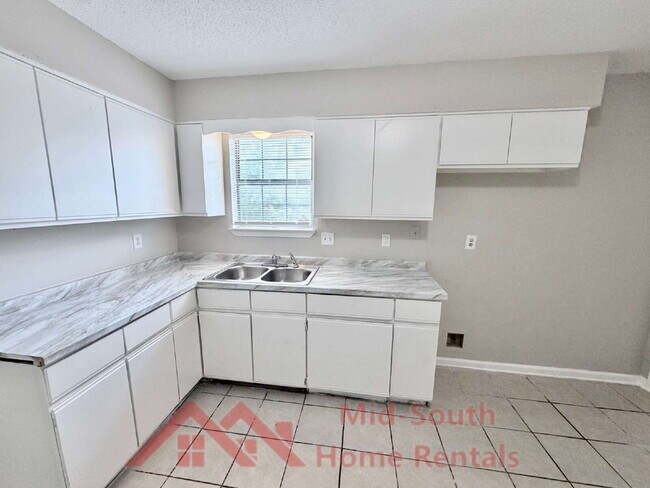 Building Photo - 2587 Wellons Ave