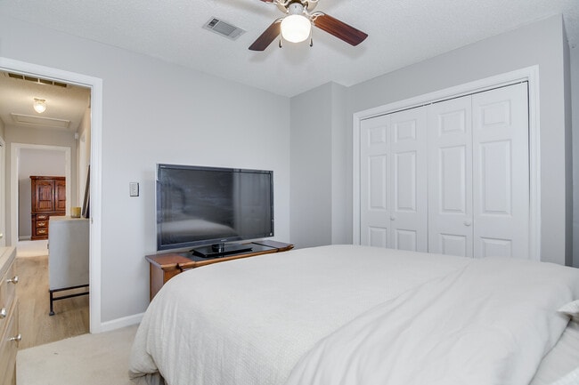 Building Photo - 662 Tara Ln