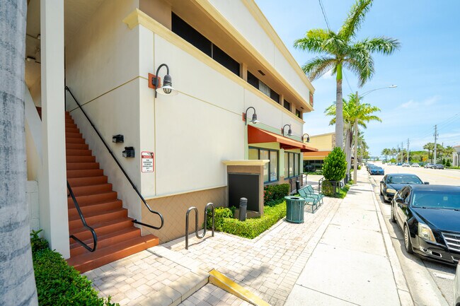 Building Photo - 831 E Palmetto Park Rd
