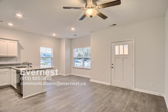Building Photo - 130 Carver Ln