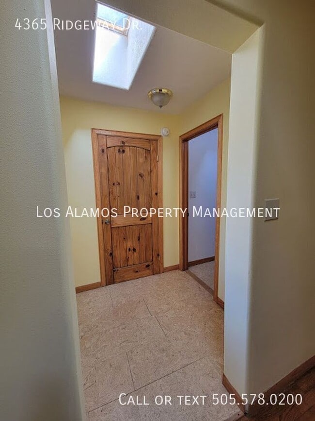 Building Photo - 4365 Ridgeway Dr