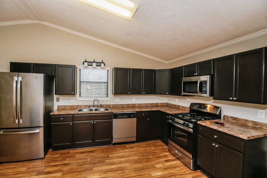 Building Photo - 3455 Stallion Ct