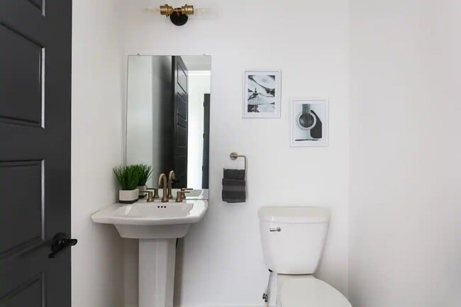 Building Photo - 738 Douglas Ave