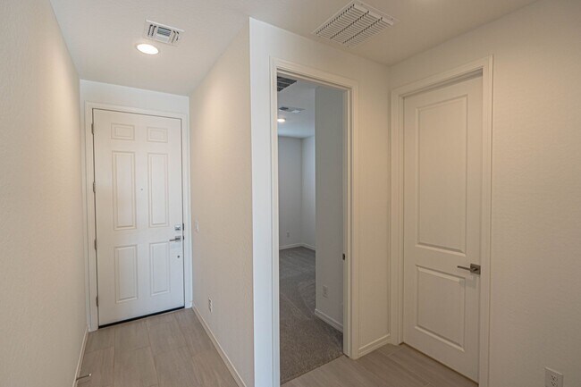 Building Photo - Stunning Sundrop Model Home – Brand New an...