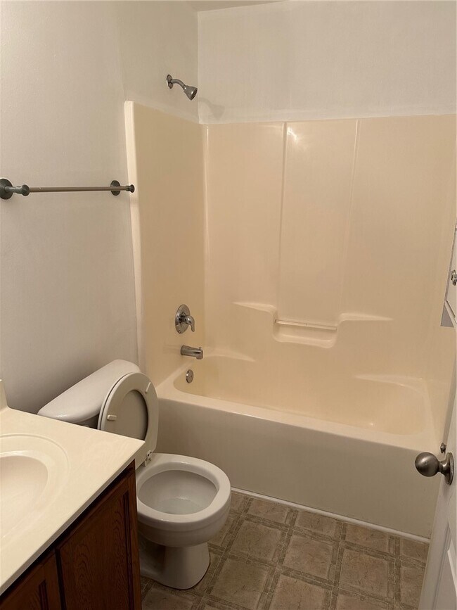 Building Photo - 707 Bellview Way