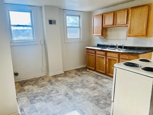 Building Photo - Two bedroom in West Louisville now available!