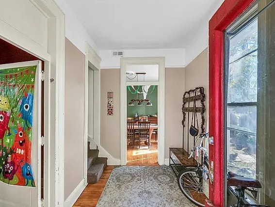 Foyer - 104 N Central Ave