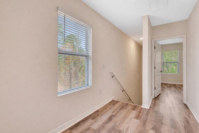 Building Photo - 35 Vista Oaks Ln