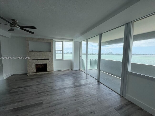 Building Photo - 7545 E Treasure Dr