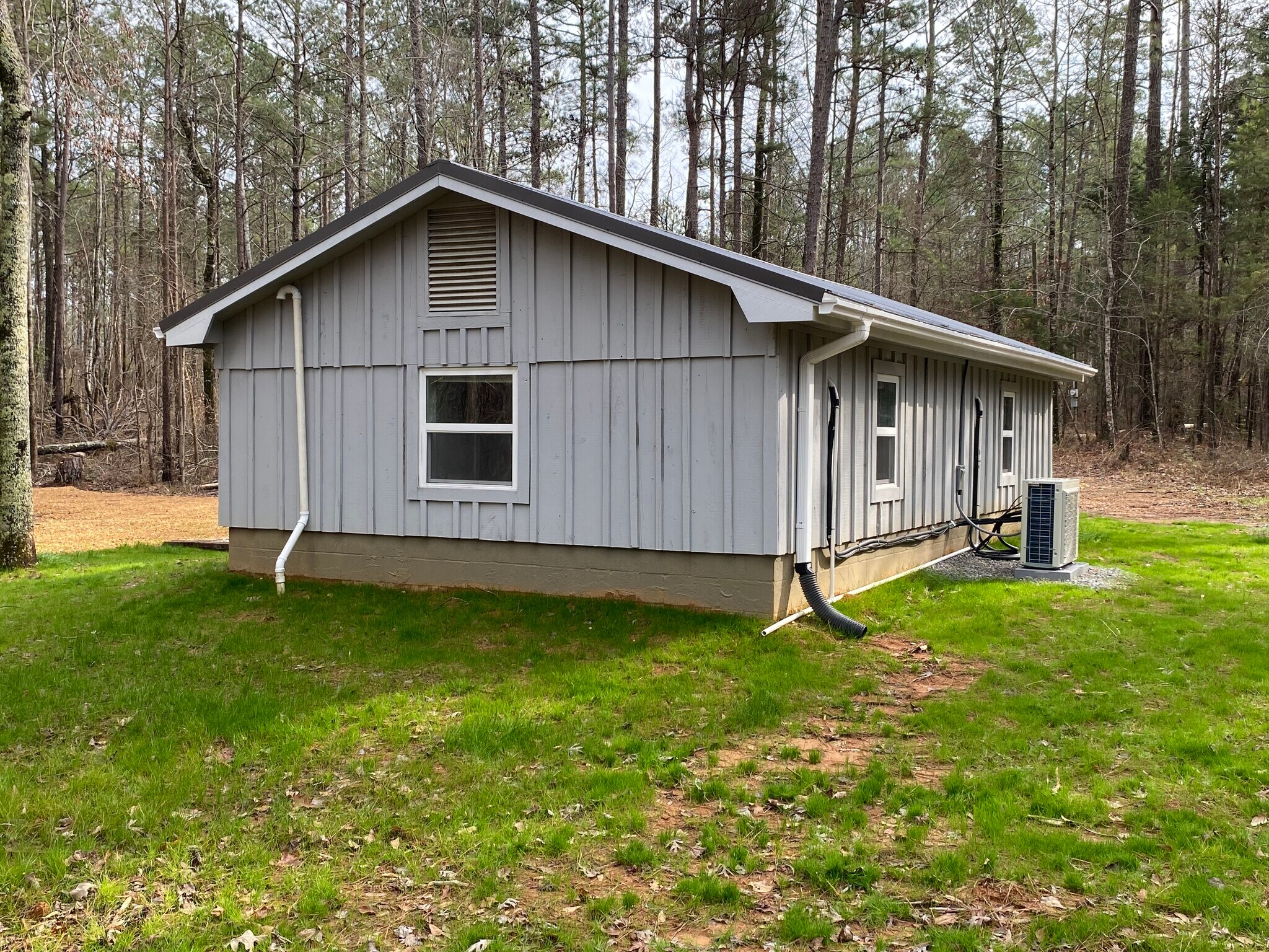 Back view - 2573 Hawkins Rd