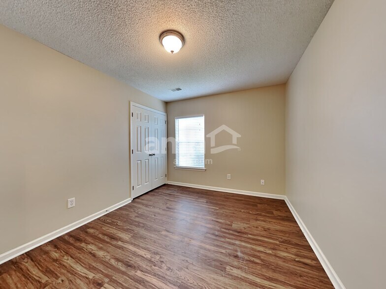 Building Photo - 110 Tyron Rd