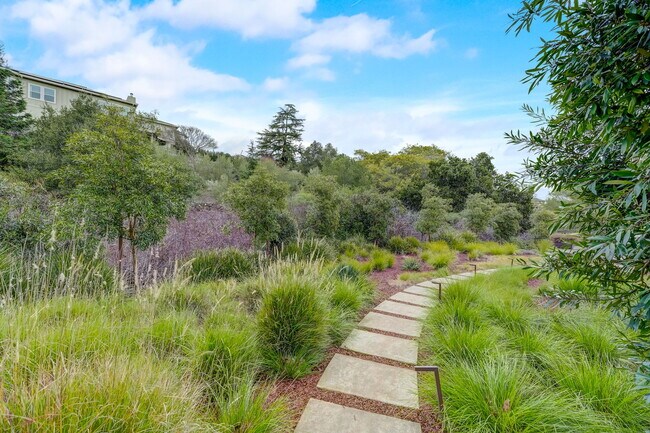 Building Photo - 140 Emerald Estates Ct