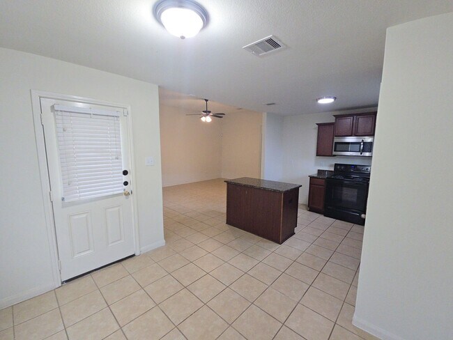 Building Photo - 2303 Golden Brandy Ln