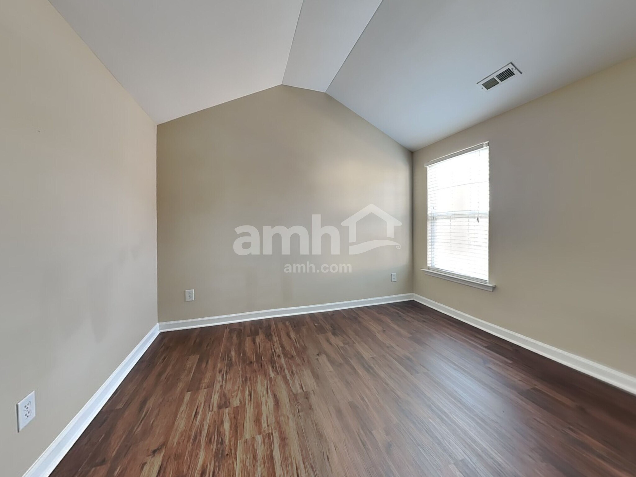 Building Photo - 1528 Pebble Ridge Dr