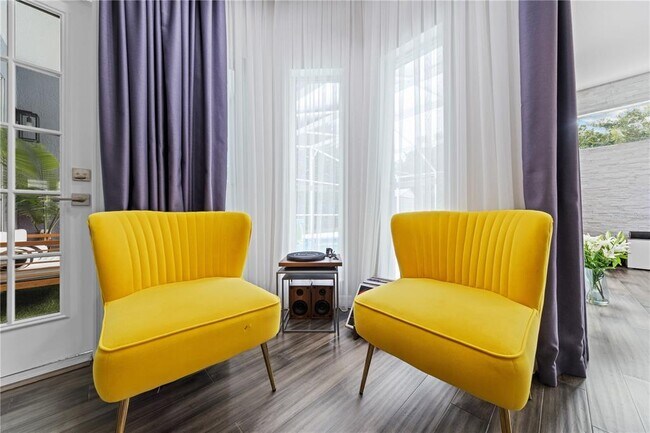 Building Photo - 7770 Glynde Hill Dr