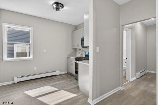 Building Photo - 378 Grand St