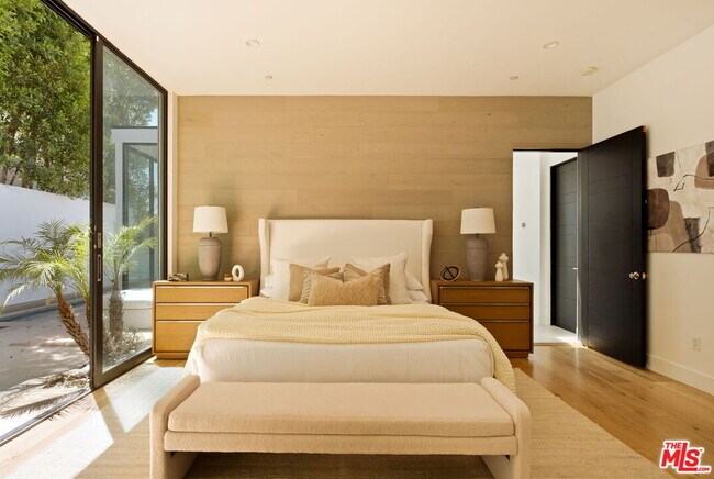 Building Photo - 1516 Forest Knoll Dr