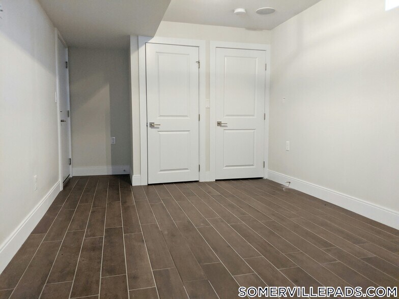 Building Photo - 7 Webster St