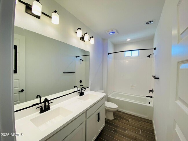 Building Photo - 9025 W Denton Ln