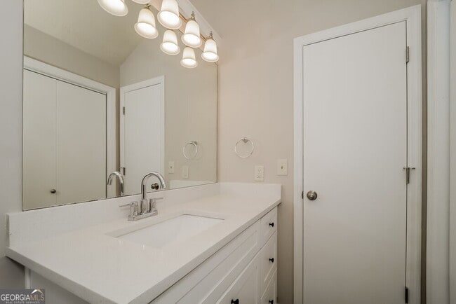 Building Photo - 7049 Ivy Pointe Row