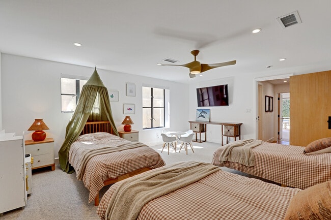 Building Photo - 4 S Vista De La Luna