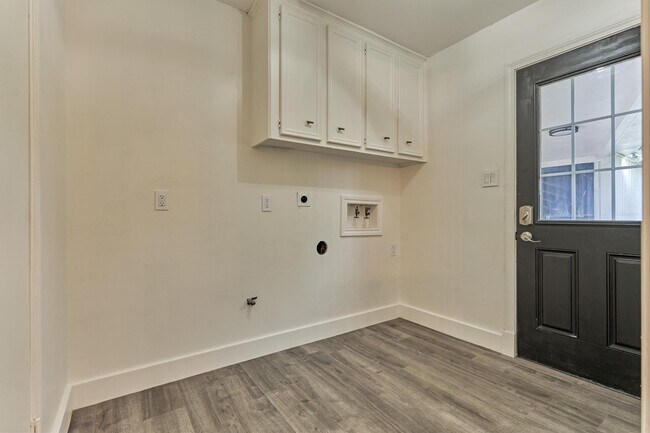 Building Photo - 6214 Fawnwood Dr