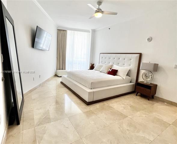 Building Photo - 15901 Collins Ave