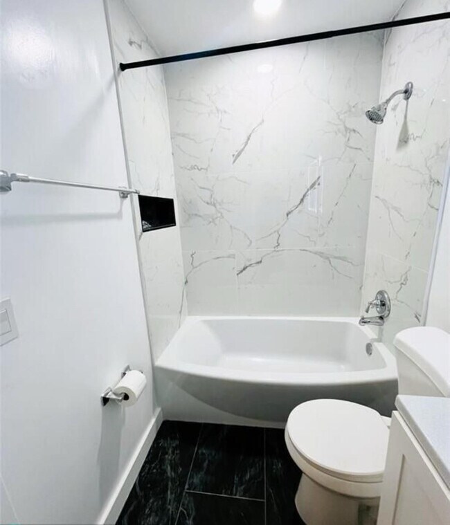 Building Photo - 47 SE 13th St