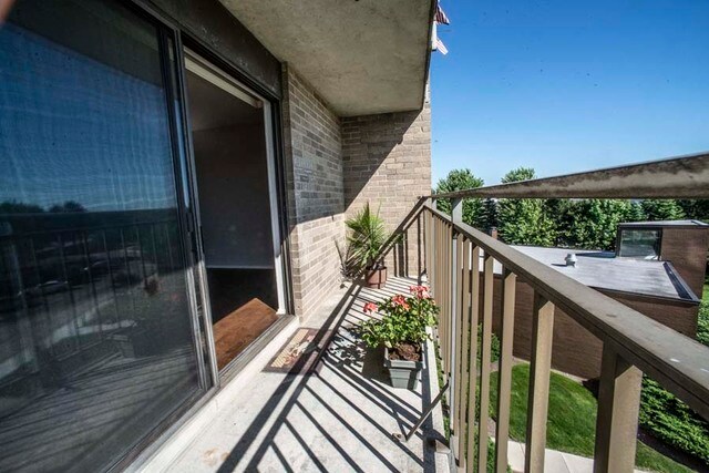 Building Photo - 6340 Americana Dr