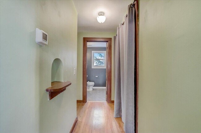 Building Photo - 309 E Lakeview Ave