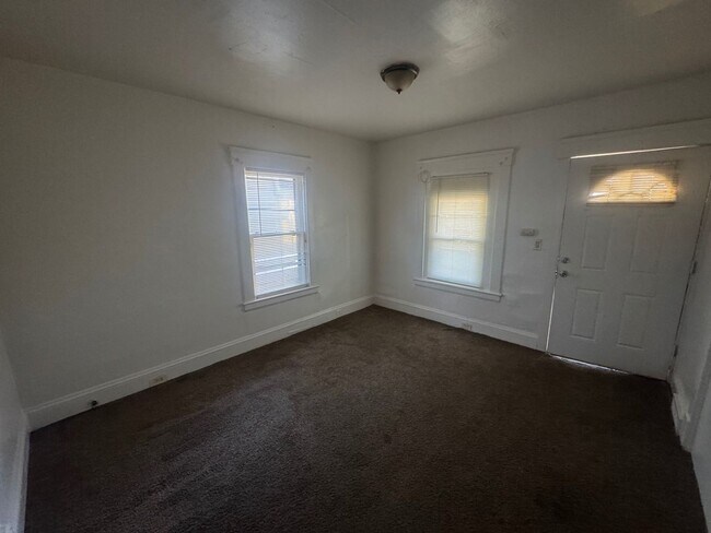 Building Photo - 2807 Roanoke Ave