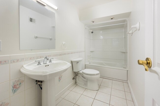 Building Photo - 316 Cambridge Dr