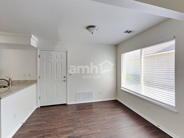 Building Photo - 4570 N Orleans St