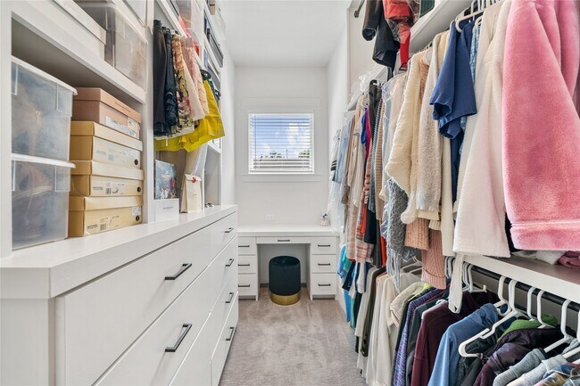 Building Photo - 620 E 26th St