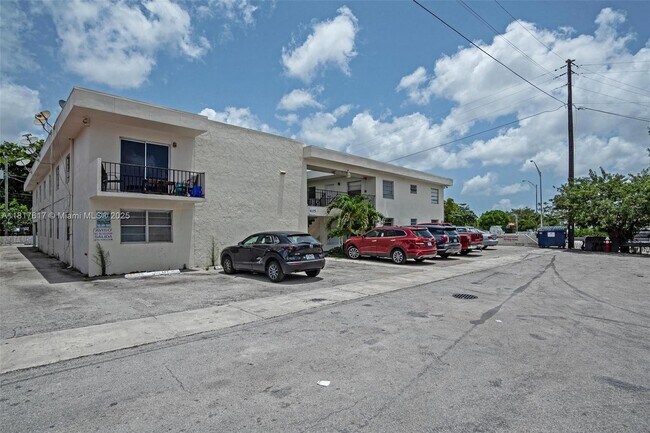 Building Photo - 405 W 11th St