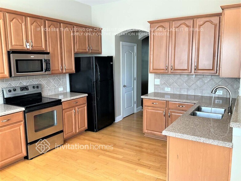 Building Photo - 10546 Alvarado Way