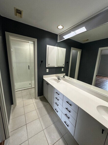 Building Photo - 918 Ruthven St