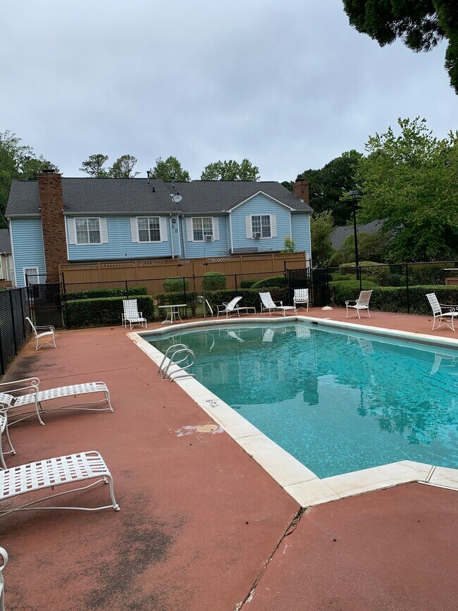 Community swiming pool - 1161 Greenyard Way