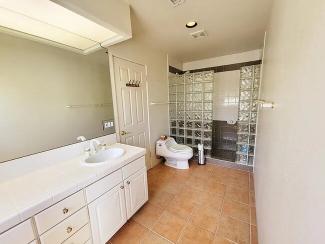 Jack n Jill bathroom with dual vanities - 72836 Mesa View Dr