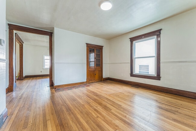 Building Photo - 411 S 7th St