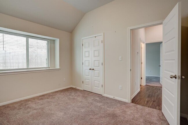 Building Photo - Beautiful 3BR/2BA Home with Island Kitchen...