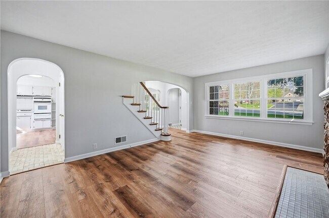 Building Photo - 1060 S Hermitage Rd