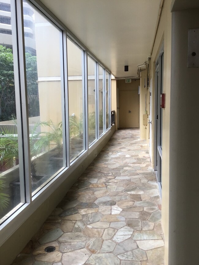 Building Photo - Ala Wai Terrace