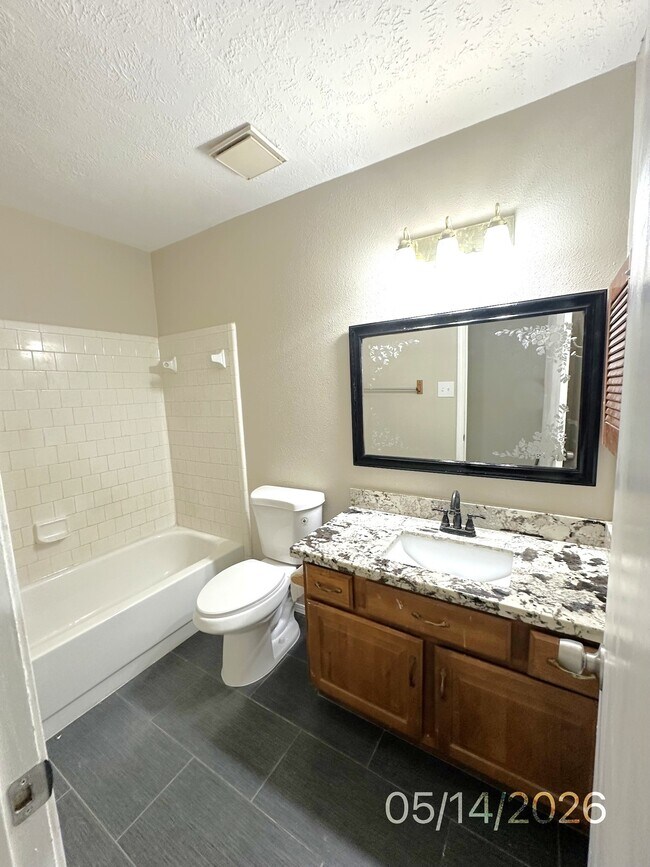 Building Photo - 21314 Highland Knolls Dr