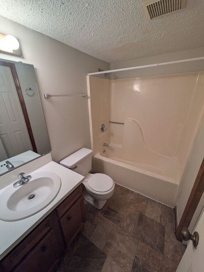 Building Photo - 2BD/2BA Unit at LakePointe