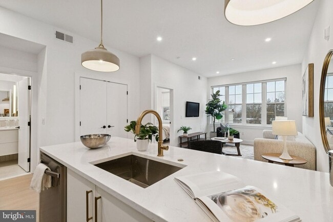 Building Photo - 30 W Allens Ln